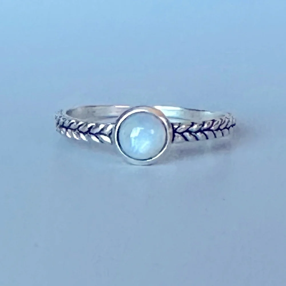 Sterling Silver Dainty Labradorite Ring